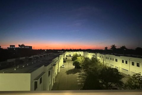 Condominio en venta en Miami, Florida, 2 dormitorios, 91.97 m2 № 1346016 - foto 2