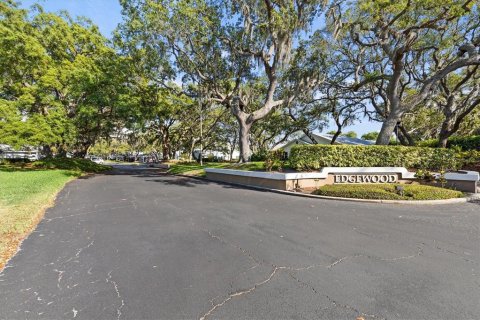 House in Holiday, Florida 3 bedrooms, 140.93 sq.m. № 1608507 - photo 3