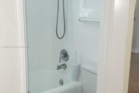 Condominio en alquiler en Miami Beach, Florida, 1 dormitorio, 42.64 m2 № 1887844 - foto 17