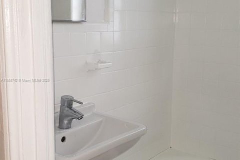 Condominio en alquiler en Miami Beach, Florida, 1 dormitorio, 42.64 m2 № 1887844 - foto 18