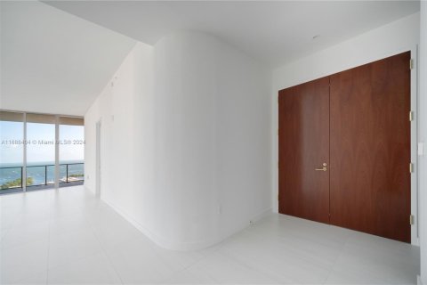 Condo in Miami, Florida, 3 bedrooms  № 1943118 - photo 9