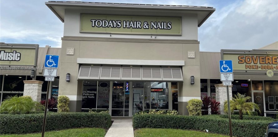 Коммерческая недвижимость в Бока-Ратон, Флорида № 1946964