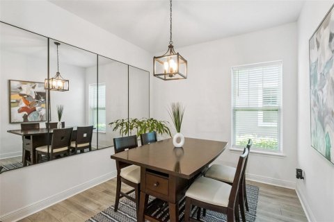 House in Orlando, Florida 4 bedrooms, 300.26 sq.m. № 2150673 - photo 9