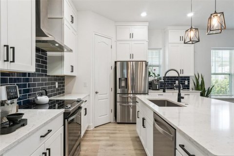 House in Orlando, Florida 4 bedrooms, 300.26 sq.m. № 2150673 - photo 6