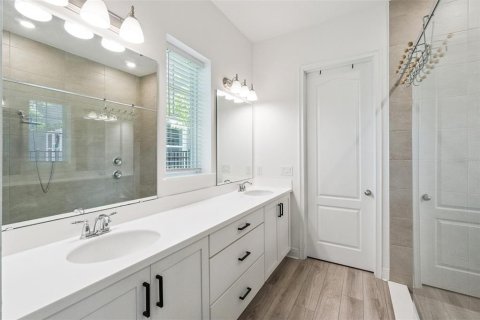 House in Orlando, Florida 4 bedrooms, 300.26 sq.m. № 2150673 - photo 12
