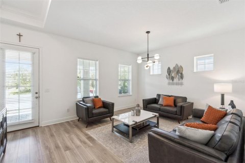 House in Orlando, Florida 4 bedrooms, 300.26 sq.m. № 2150673 - photo 3