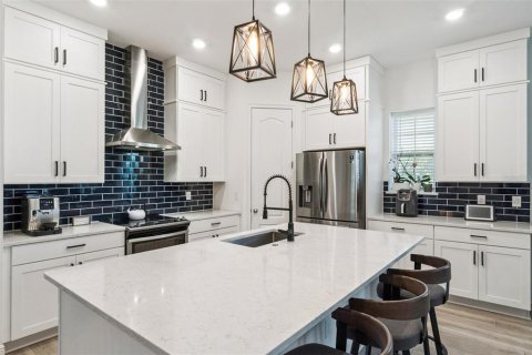 House in Orlando, Florida 4 bedrooms, 300.26 sq.m. № 2150673 - photo 7