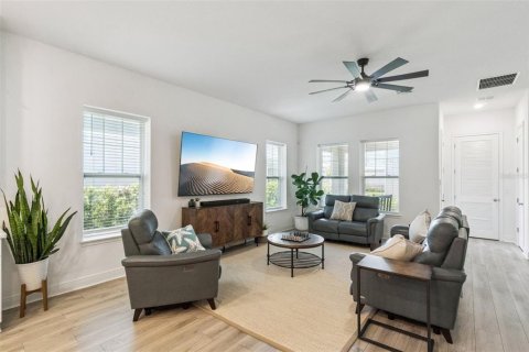 House in Orlando, Florida 4 bedrooms, 300.26 sq.m. № 2150673 - photo 8