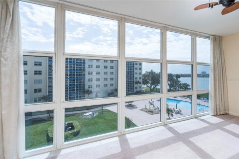 Condo in Daytona Beach, Florida, 2 bedrooms  № 2394236 - photo 4