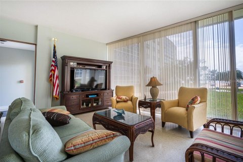 Condo in Daytona Beach, Florida, 2 bedrooms  № 2394236 - photo 18