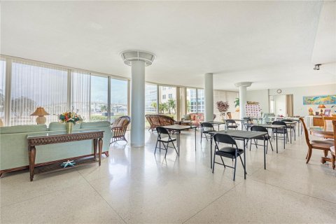 Condo in Daytona Beach, Florida, 2 bedrooms  № 2394236 - photo 17