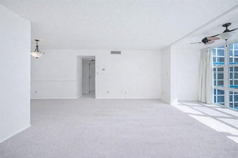 Condo in Daytona Beach, Florida, 2 bedrooms  № 2394236 - photo 5