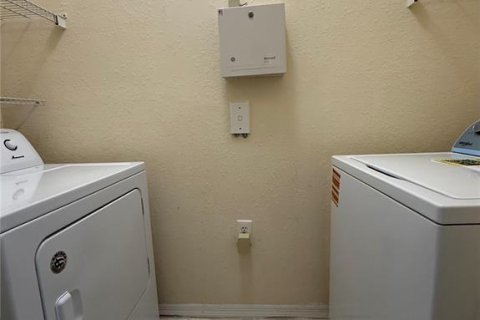 Touwnhouse à louer à Orlando, Floride: 4 chambres, 173.54 m2 № 2101716 - photo 18