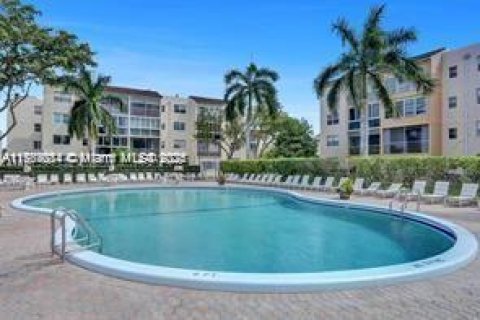 Condo in Lauderdale Lakes, Florida, 1 bedroom  № 1868326 - photo 8