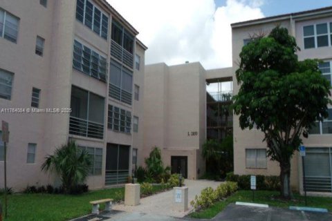 Condo in Lauderdale Lakes, Florida, 1 bedroom  № 1868326 - photo 3