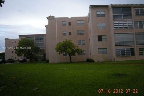 Condo in Lauderdale Lakes, Florida, 1 bedroom  № 1868326 - photo 4