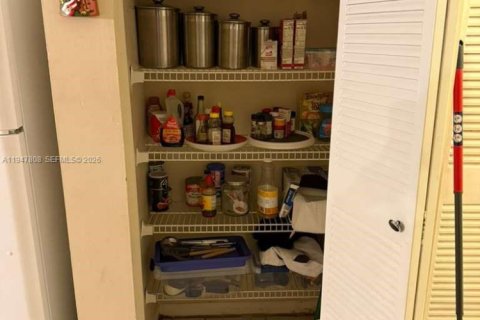 Снять в аренду кондоминиум в Тамарак, Флорида 1 спальня, 51.1м2, № 2003899 - фото 2