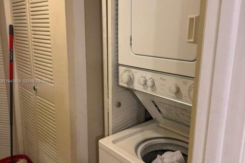 Снять в аренду кондоминиум в Тамарак, Флорида 1 спальня, 51.1м2, № 2003899 - фото 5