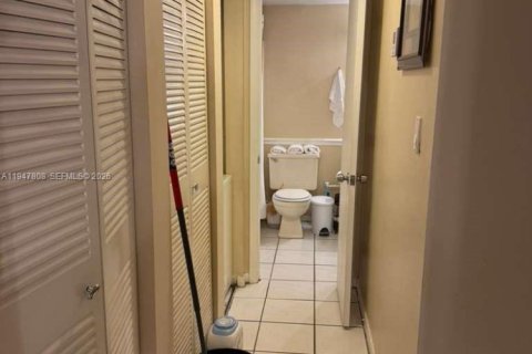 Кондоминиум с 1 спальней в Тамарак, Флорида № 2003899