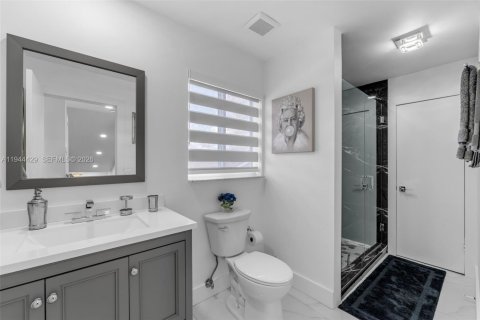 Casa en venta en Miami, Florida, 4 dormitorios, 248.61 m2 № 2001654 - foto 26