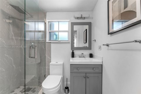Casa en venta en Miami, Florida, 4 dormitorios, 248.61 m2 № 2001654 - foto 17