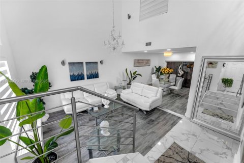 Casa en venta en Miami, Florida, 4 dormitorios, 248.61 m2 № 2001654 - foto 6