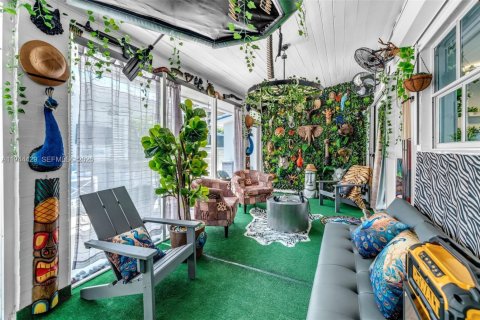 Casa en venta en Miami, Florida, 4 dormitorios, 248.61 m2 № 2001654 - foto 22