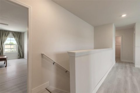 House in Edgewater, Florida 5 bedrooms, 248.42 sq.m. № 2201210 - photo 22