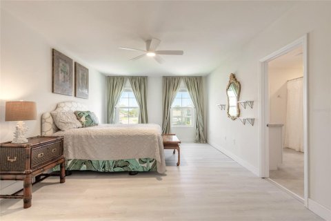 House in Edgewater, Florida 5 bedrooms, 248.42 sq.m. № 2201210 - photo 23