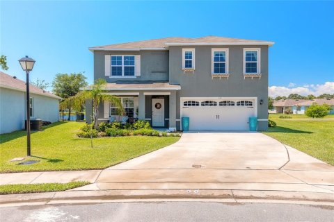 House in Edgewater, Florida 5 bedrooms, 248.42 sq.m. № 2201210