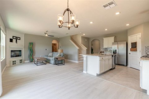 House in Edgewater, Florida 5 bedrooms, 248.42 sq.m. № 2201210 - photo 15
