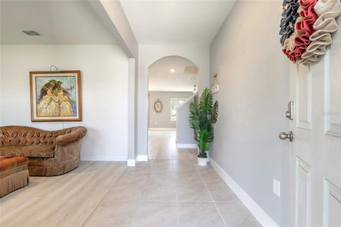 House in Edgewater, Florida 5 bedrooms, 248.42 sq.m. № 2201210 - photo 6