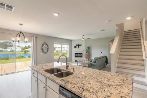 House in Edgewater, Florida 5 bedrooms, 248.42 sq.m. № 2201210 - photo 16