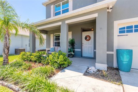House in Edgewater, Florida 5 bedrooms, 248.42 sq.m. № 2201210 - photo 3