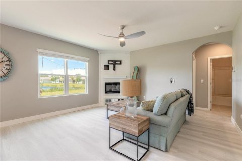House in Edgewater, Florida 5 bedrooms, 248.42 sq.m. № 2201210 - photo 13