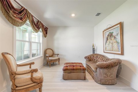 House in Edgewater, Florida 5 bedrooms, 248.42 sq.m. № 2201210 - photo 9