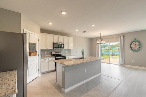 House in Edgewater, Florida 5 bedrooms, 248.42 sq.m. № 2201210 - photo 21