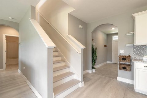 House in Edgewater, Florida 5 bedrooms, 248.42 sq.m. № 2201210 - photo 10