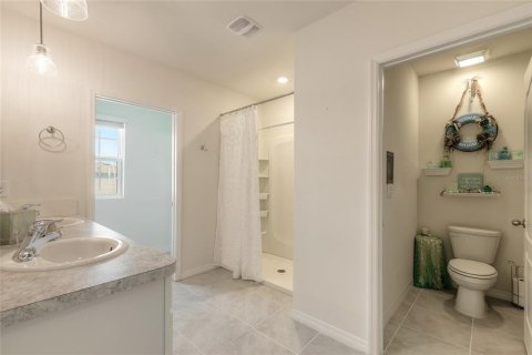 House in Edgewater, Florida 5 bedrooms, 248.42 sq.m. № 2201210 - photo 27