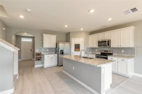 House in Edgewater, Florida 5 bedrooms, 248.42 sq.m. № 2201210 - photo 19