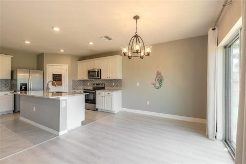 House in Edgewater, Florida 5 bedrooms, 248.42 sq.m. № 2201210 - photo 17