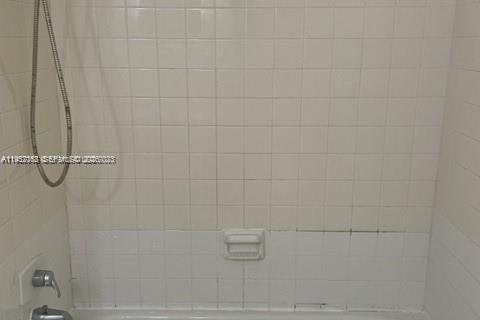 Condo in Plantation, Florida, 3 bedrooms № 2267592 - photo 23