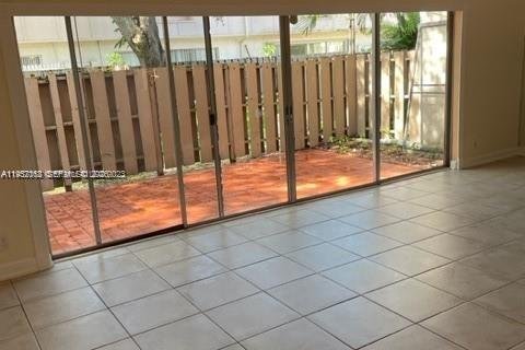 Condo in Plantation, Florida, 3 bedrooms № 2267592 - photo 10