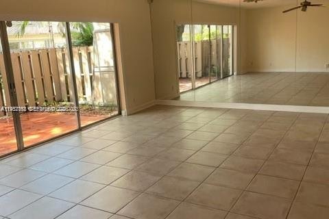 Condo in Plantation, Florida, 3 bedrooms № 2267592 - photo 30