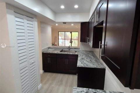 Townhouse in Sunrise, Florida 4 bedrooms, 159.05 sq.m. № 1877616 - photo 7