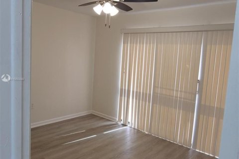 Townhouse in Sunrise, Florida 4 bedrooms, 159.05 sq.m. № 1877616 - photo 3