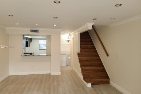 Townhouse in Sunrise, Florida 4 bedrooms, 159.05 sq.m. № 1877616 - photo 13
