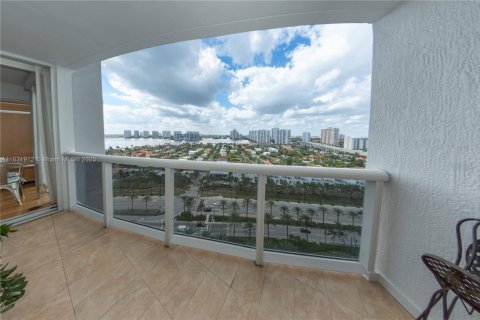 Condo in Sunny Isles Beach, Florida, 2 bedrooms  № 1934367 - photo 20