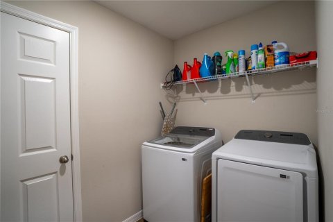 Casa en venta en Haines City, Florida, 5 dormitorios, 286.6 m2 № 1629657 - foto 21