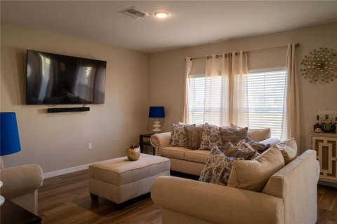 Casa en venta en Haines City, Florida, 5 dormitorios, 286.6 m2 № 1629657 - foto 5
